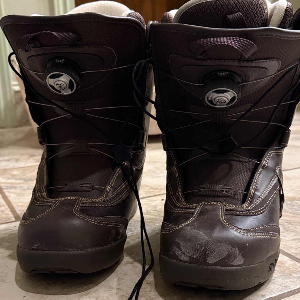 Brown Snowboard Boots with Dial Closure